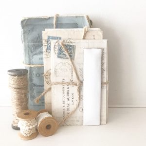 Wonderful little vintage enamel letter I (13cm)