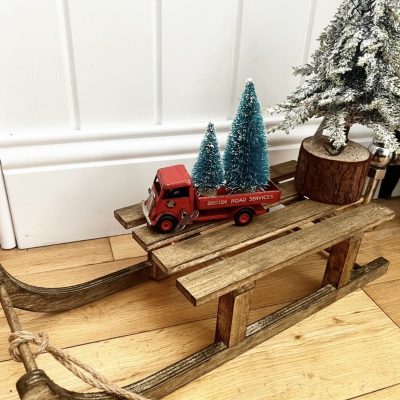 Beautiful little vintage style wooden sleigh