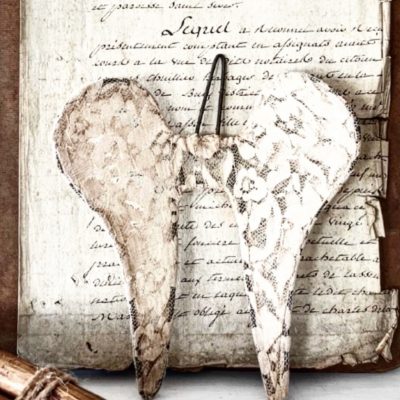 Stunning vintage aged lace wings (15cm)